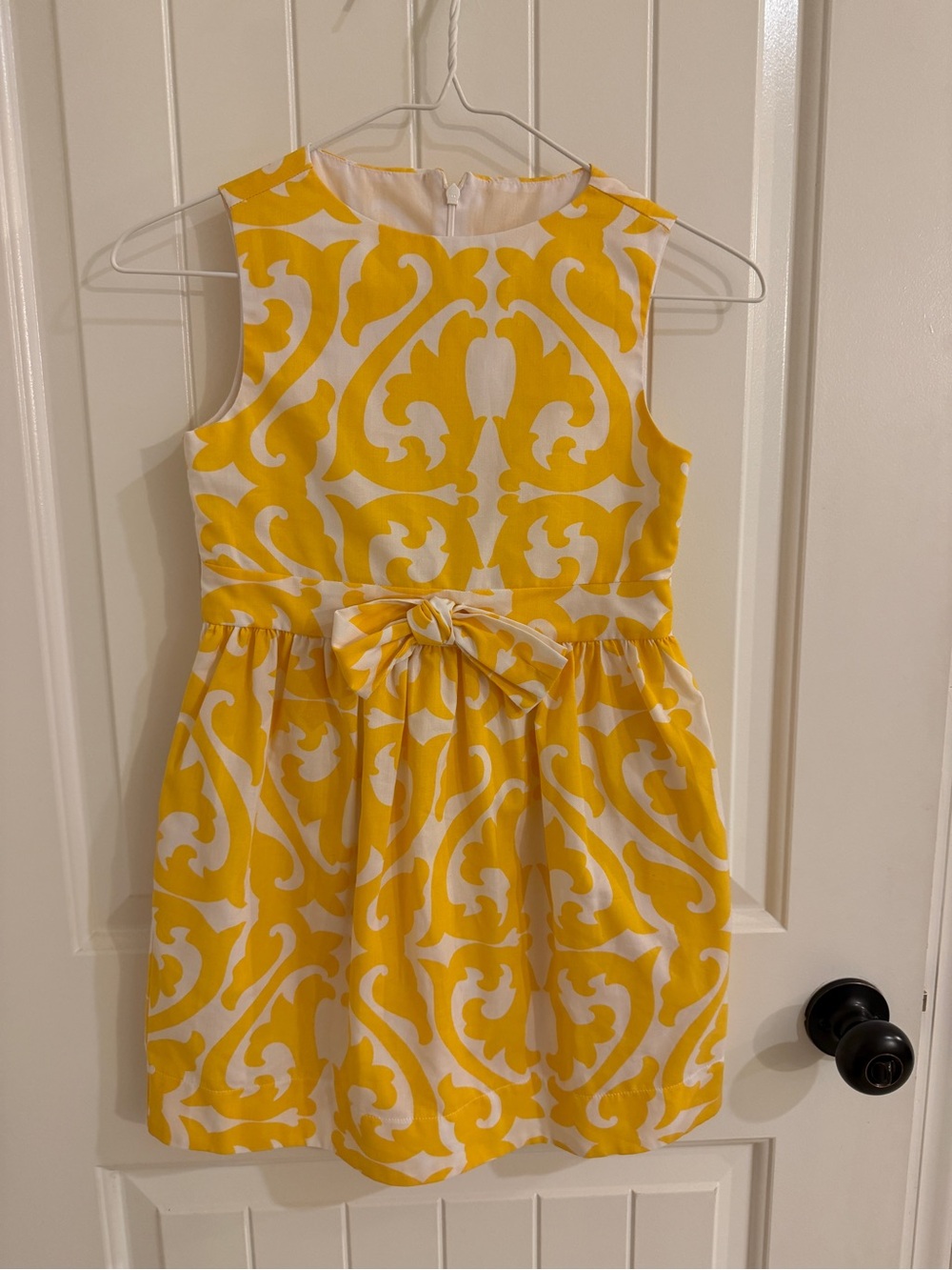 Kelly’s Kids Girls 6/7 Yellow and White Damask Patterned Bow Dress EUC